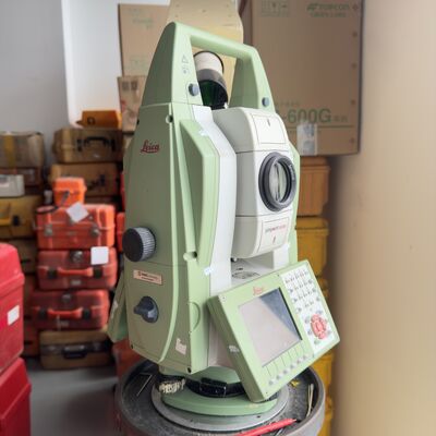 IP66 Rated Leica TM50 Total Station with 0.5″ Capacitive Multi-Touch and 1000m Non-Prism Distance for Accurate Surveying