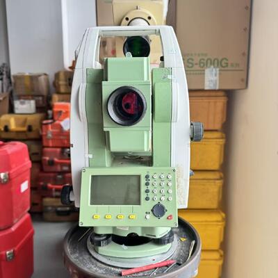 Gebruikt Leica TS09 Total Station met 1000m niet-prisma afstand, IP66 stof en water weerstand, en real-time besturingssysteem